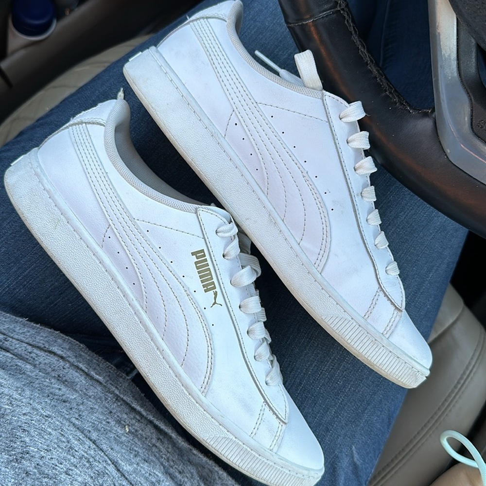 Ladies Puma Tennis Shoes 🐈‍⬛